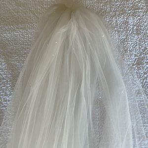 Bridal veil with comb